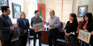 Recibe Ricardo Ahued a ganadores de la iniciativa Ilustra Mi Barrio .