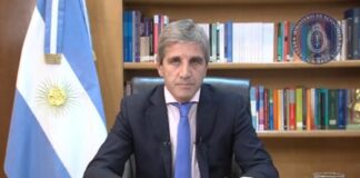 Milei suspende la obra pública y devalúa la moneda Argentina.
