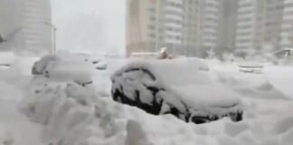 Moscú enfrenta la mayor nevada en 150 años.