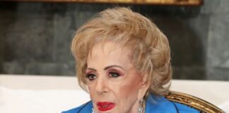 Confirma Alejandra Guzmán que Silvia Pinal se recupera satisfactoriamente .