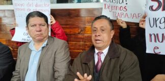 Acusan a maestra e intendente de la telesecundaria Rafael Lucio de corrupción .