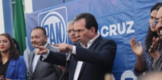 Pepe Yunes se registra formalmente como precandidato del PAN Veracruz.