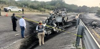Fuerzas de tarea atienden choque e incendio entre doble remolque y pipa en Ozuluama.