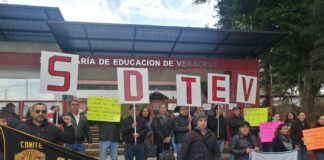 El sindicato magisterial SDTEV en Veracruz realiza un paro estatal por falta de pago.