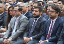 Sheinbaum advierte a hijos de López Obrador que eviten escándalos y fija límites de protección política, según columnista.