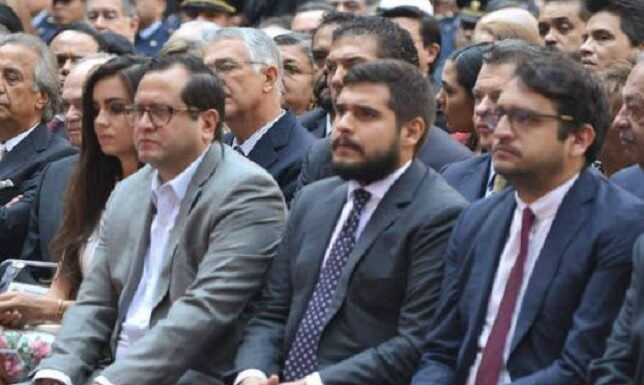 El “quitavisas” de EU alcanzaría a tres hijos de López Obrador según columnista .