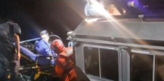 Reportan naufragio de embarcación con turistas en Isla Mujeres. Captura de Pantalla