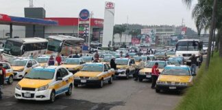 Taxis, camiones y Ubers .