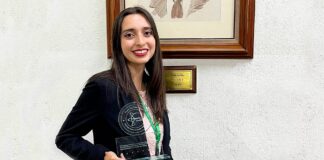 Presea Ingeniero Sergio Viñals a Vanessa Yanza, del IRyA #Astronomía