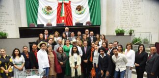 Medalla Adolfo Ruiz Cortínes a Gilberto Gutiérrez