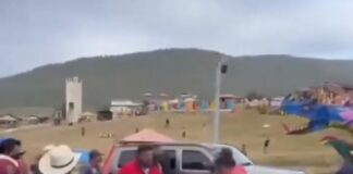 Comerciantes en la marquesa patean y con palos golpean a jóvenes #Video