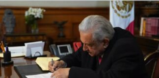 En su libro López Obrador insulta a Xóchitl Gálvez