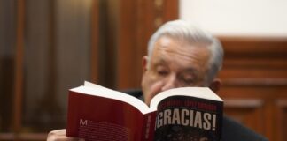 Presidente revela en su último libro detalles sobre polémicas que lo rodearon.