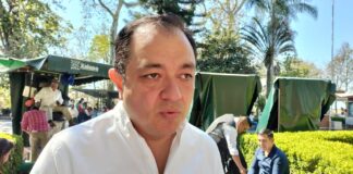 Américo Zúñiga denuncia que promotores de la nación van mintiendo casa por casa