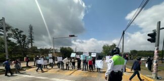 Insisten estudiantes ITSX en destitución del director bloqueando arco sur