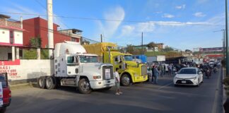 Transportistas de #Veracruz se suman a protesta Nacional contra inseguridad y extorsión gubernamental.