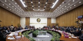 A destiempo y sin restringir uso electoral de la mañanera, INE prohíbe en noticieros a candidatos de Morena