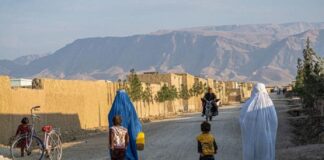 Siguen talibanes arrestando mujeres y niñas por llevar “ropa colorida y ajustada”,