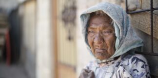 Rita, la mujer de estrellas y montañas recluida 12 años en un psiquiátrico de EU .