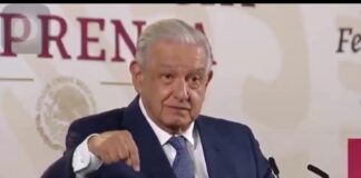 López Obrador afirma que por encima de la ley está su “autoridad moral y política”.