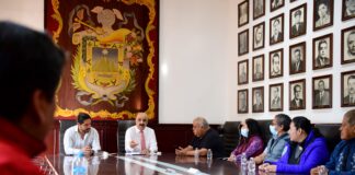 Atiende Ricardo Ahued a vecinos de Lomas de San Roque .