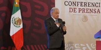 López Obrador vuelve a mostrar el teléfono de reportera del NYT  .