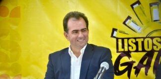 PRD #Veracruz entrega a Pepe Yunes constancia como candidato a gobernador .