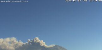 Continúa intensa caída de ceniza sobre el valle de Puebla .