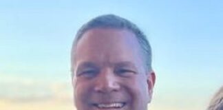 AMLO viene a enderezar jorobados .