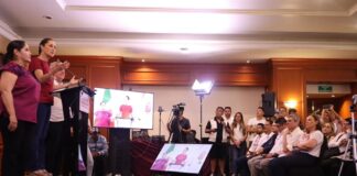 Sheinbaum califica de “ocurrencia” que Xóchitl busque cerrar refinería.