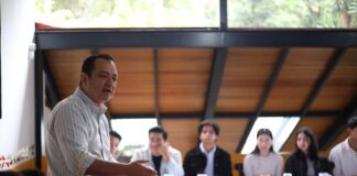 Jóvenes piden a Américo un diputado de tiempo completo.