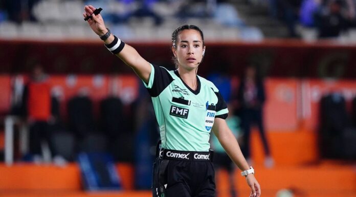 La árbitra mexicana Katia Itzel García debuta en un Mundial este domingo.