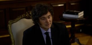 “Milei responde a AMLO: ‘Que un ignorante hable mal de mí, me enaltece'”.