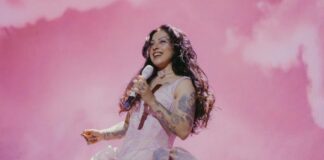 Mon Laferte inicia su gira mundial “Autopoiética” con conciertos agotados en México .