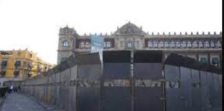 Amurallan Palacio Nacional para eludir reclamos de mujeres #8M #CDMX #México