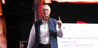 Ricardo Salinas trolea a los gobiernícolas y anuncia recuperación del campo de Golf