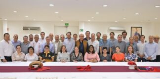 Rocío Nahle se reúne con integrantes de la CIRT en Veracruz.