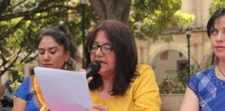 Mujeres de Oaxaca rechazan postulación de Alejandro Murat Hinojosa como candidato plurinominal al Senado por el partido Morena.