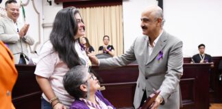 Carolina Ramírez Suárez recibe la Medalla “María Teresa de Medina y Miranda” por parte del Cabildo.