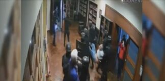 AMLO Publica video del asalto a la Embajada de México en Ecuador .