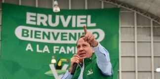 Tras violencia policiaca de Aldo Lezama contra Juanita Carrillo, Eruviel Ávila ofrece apoyo.