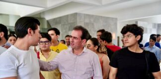 Becas, apoyos a emprendedores e incentivos para primer empleo, propone a jovenes Pepe Yunes.