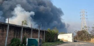 Se incendia pantano cerca de refinería de #Minatitlán.