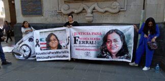 Con protesta periodistas en Veracruz exigen audiencia con el gobernador.