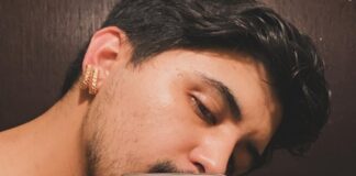 “Tanto pedo pa esto” pero meh, están cute”, dijo Rogelio al recibir los aretes Cartier .