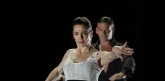 Sensualidad, ritmo, fuerza y excelencia presenta La Piñona en Insaciable