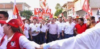Miles de xalapeños acudieron a la caminata presidida por Pepe Yunes y Américo Zuñiga