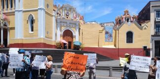 Ex trabajadores del ayuntamiento de Juchique de Ferrer se manifestaron para solicitar el pago de laudos.