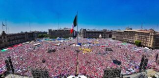 Marea Rosa pinta el Zócalo pese a obstáculos de gobiernos de Morena