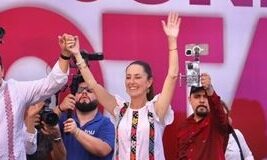 Claudia Sheinbaum se comprometió a mantener el legado de AMLO .